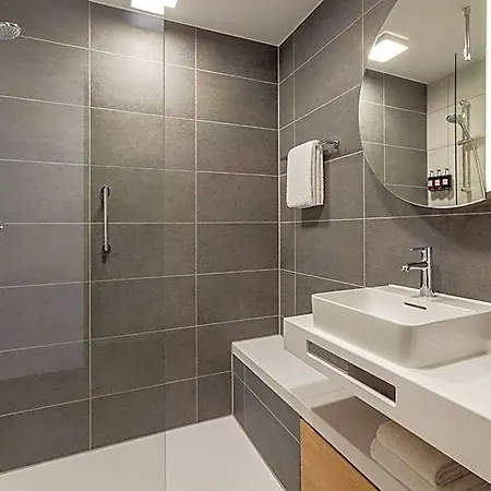 By Marriott מלון 4*