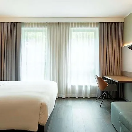 By Marriott מלון 4*